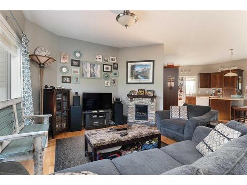 Ne 33-48-25 W3 R.M. Of Wilton, Rural, SK - Indoor Photo Showing Living Room With Fireplace