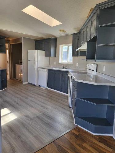 3923 51 Avenue, Provost, AB - Indoor Photo Showing Kitchen