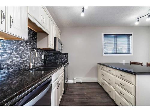 201A-3009 57A Avenue, Lloydminster, AB - Indoor Photo Showing Kitchen With Double Sink