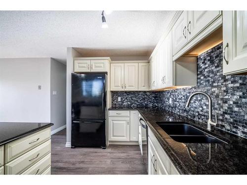 201A-3009 57A Avenue, Lloydminster, AB - Indoor Photo Showing Kitchen With Double Sink