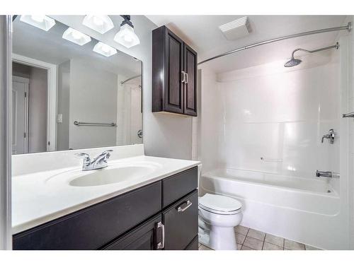 201A-3009 57A Avenue, Lloydminster, AB - Indoor Photo Showing Bathroom