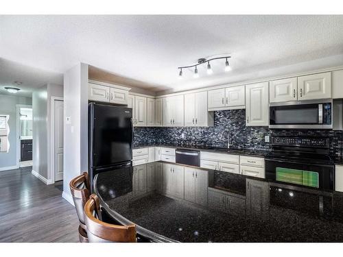 201A-3009 57A Avenue, Lloydminster, AB - Indoor Photo Showing Kitchen