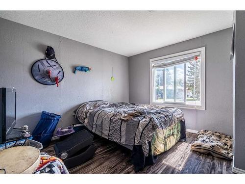 5018 50 Avenue, Kitscoty, AB - Indoor Photo Showing Bedroom