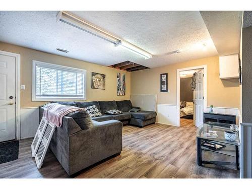 5018 50 Avenue, Kitscoty, AB - Indoor