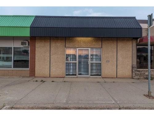 4809 And 4811 49 Avenue, Lloydminster, SK 