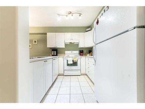 207B-5101 18 Street, Lloydminster, AB - Indoor Photo Showing Kitchen