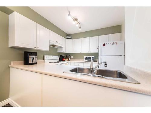 207B-5101 18 Street, Lloydminster, AB - Indoor Photo Showing Kitchen