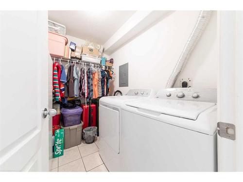 207B-5101 18 Street, Lloydminster, AB - Indoor Photo Showing Laundry Room