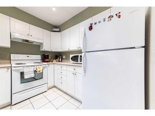 207B-5101 18 Street, Lloydminster, AB - Indoor Photo Showing Kitchen