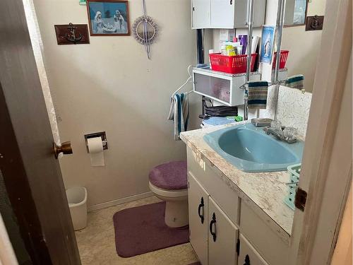 5741 45 Street, Lloydminster, AB - Indoor Photo Showing Bathroom