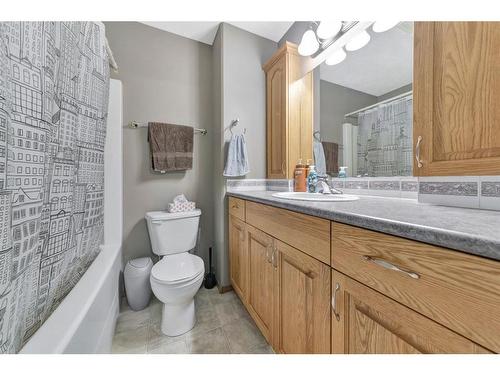 6609 34 Street, Lloydminster, AB - Indoor Photo Showing Bathroom