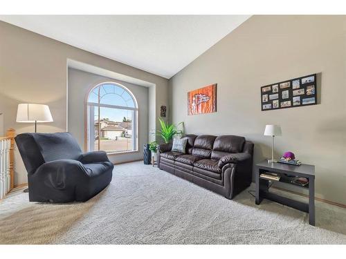 6609 34 Street, Lloydminster, AB - Indoor Photo Showing Living Room