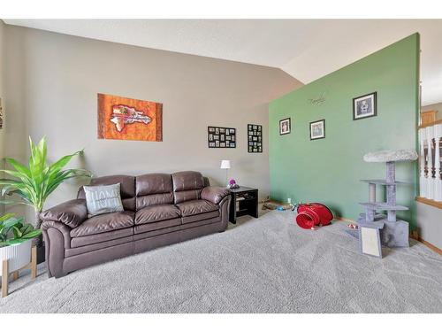 6609 34 Street, Lloydminster, AB - Indoor Photo Showing Living Room