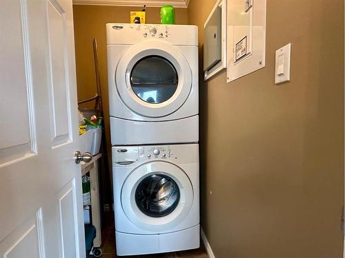 302A-4520 51 Street, Vermilion, AB - Indoor Photo Showing Laundry Room