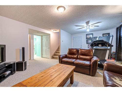 4845 50 Avenue, Kitscoty, AB - Indoor Photo Showing Living Room