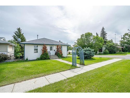 4845 50 Avenue, Kitscoty, AB - Outdoor