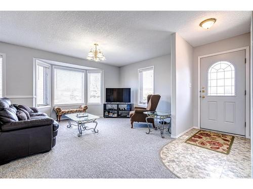 4845 50 Avenue, Kitscoty, AB - Indoor Photo Showing Living Room