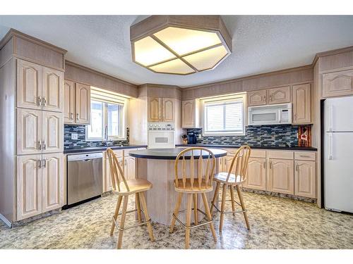 4845 50 Avenue, Kitscoty, AB - Indoor Photo Showing Kitchen