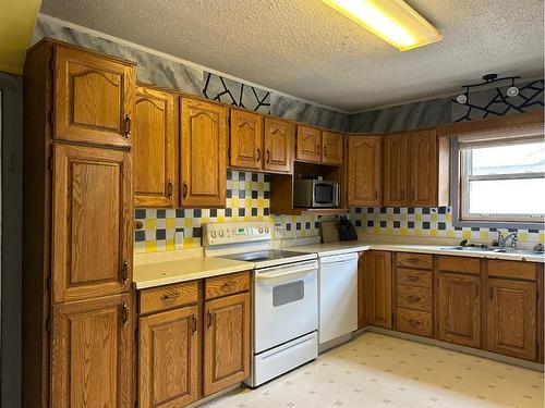 4716 52 Avenue, Vermilion, AB - Indoor Photo Showing Kitchen With Double Sink