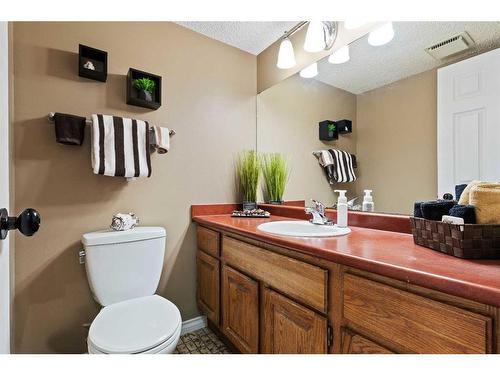 2902 58 Avenue, Lloydminster, AB - Indoor Photo Showing Bathroom