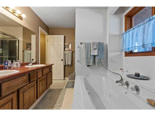 2902 58 Avenue, Lloydminster, AB - Indoor Photo Showing Bathroom