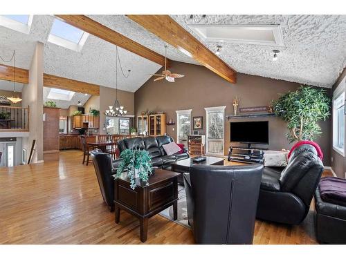 2902 58 Avenue, Lloydminster, AB - Indoor Photo Showing Living Room