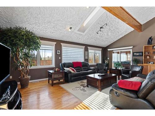 2902 58 Avenue, Lloydminster, AB - Indoor Photo Showing Living Room