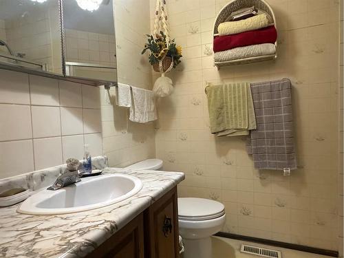 4815 43 Street, Vermilion, AB - Indoor Photo Showing Bathroom