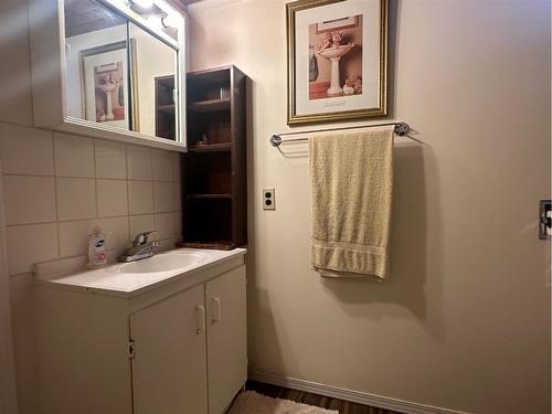 4815 43 Street, Vermilion, AB - Indoor Photo Showing Bathroom