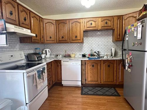 4815 43 Street, Vermilion, AB - Indoor Photo Showing Kitchen With Double Sink