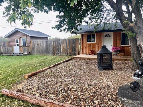 4708 51 Street, Mannville, AB - Outdoor