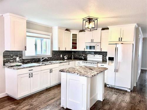 4708 51 Street, Mannville, AB - Indoor Photo Showing Kitchen With Double Sink