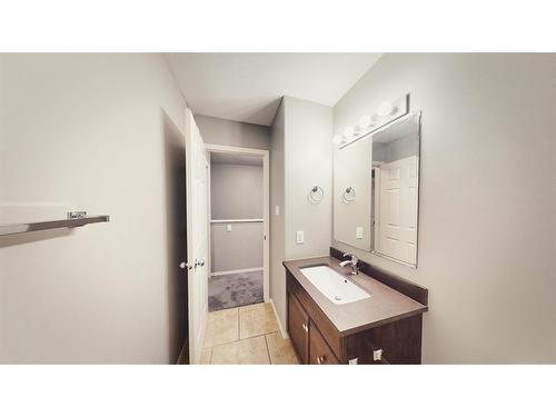 11-1809 47 Avenue, Lloydminster, SK - Indoor Photo Showing Bathroom