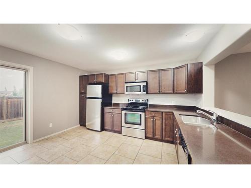 11-1809 47 Avenue, Lloydminster, SK - Indoor Photo Showing Kitchen