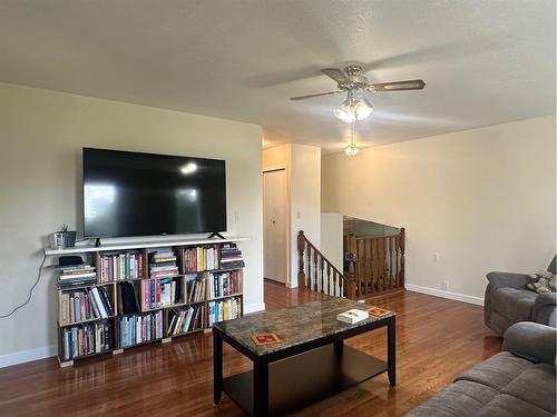 64028 Twp 550, Rural Two Hills No. 21, County Of, AB - Indoor Photo Showing Living Room