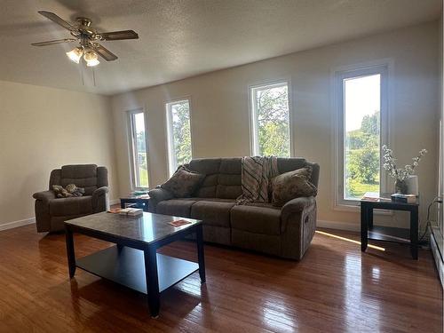 64028 Twp 550, Rural Two Hills No. 21, County Of, AB - Indoor Photo Showing Living Room