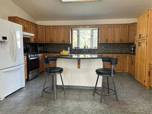 64028 Twp 550, Rural Two Hills No. 21, County Of, AB - Indoor Photo Showing Kitchen