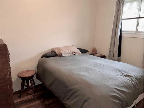 5047 48 Street, Mannville, AB - Indoor Photo Showing Bedroom