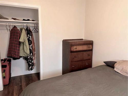 5047 48 Street, Mannville, AB - Indoor Photo Showing Bedroom