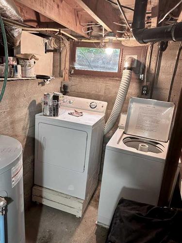 5047 48 Street, Mannville, AB - Indoor Photo Showing Laundry Room