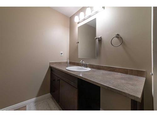 303-4102 69 Avenue, Lloydminster, AB - Indoor Photo Showing Bathroom