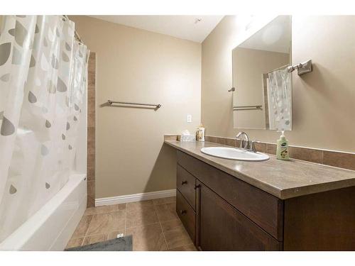 303-4102 69 Avenue, Lloydminster, AB - Indoor Photo Showing Bathroom