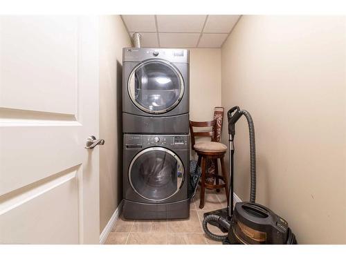 303-4102 69 Avenue, Lloydminster, AB - Indoor Photo Showing Laundry Room