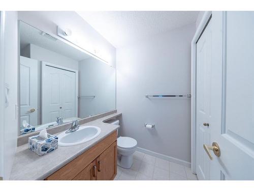 17-6313 39 Street, Lloydminster, AB - Indoor Photo Showing Bathroom