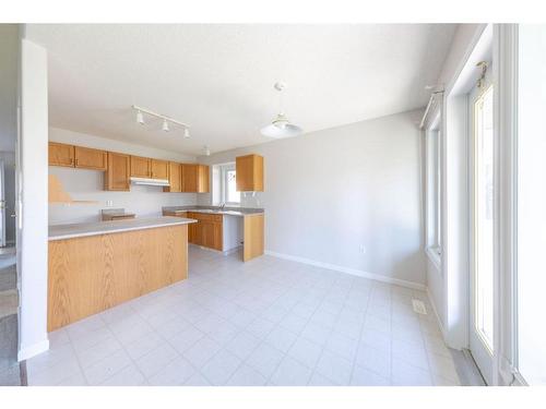 17-6313 39 Street, Lloydminster, AB - Indoor Photo Showing Kitchen