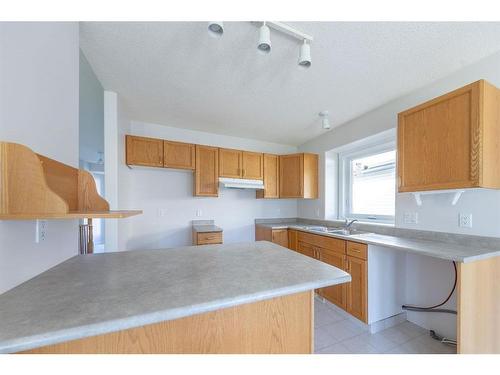 17-6313 39 Street, Lloydminster, AB - Indoor Photo Showing Kitchen With Double Sink