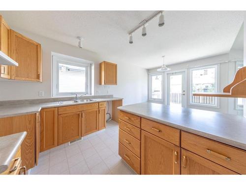 17-6313 39 Street, Lloydminster, AB - Indoor Photo Showing Kitchen With Double Sink