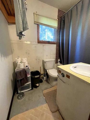 109 Makwa Lake Indian Reserve 129B, Loon Lake, SK - Indoor Photo Showing Bathroom