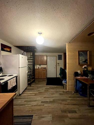 109 Makwa Lake Indian Reserve 129B, Loon Lake, SK - Indoor Photo Showing Kitchen