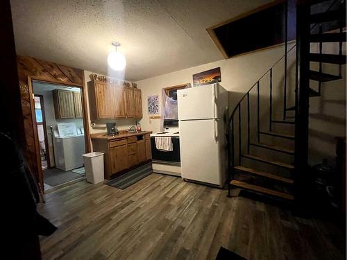 109 Makwa Lake Indian Reserve 129B, Loon Lake, SK - Indoor Photo Showing Kitchen